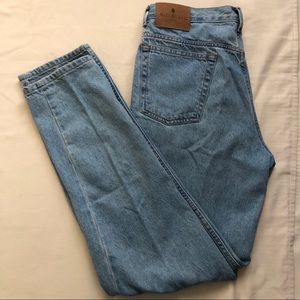🔴 Bill Blass Light Wash straight leg Jeans